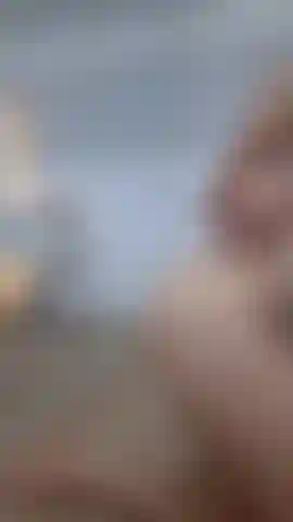 Sé que te estoy volviendo loco mírame a los ojos y dime que puedes resistir esta mezcla de ternura y puro deseo...