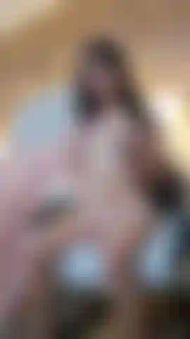 Quiero que veas mi cuerpo desnudo mojándose para ti mientras te masturbas y yo abro mi coño para ti.