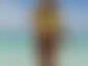 En el mar me encanta sentir la brisa del mar por todo mi cuerpo.