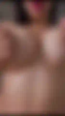 Pasaron cosas en mi ducha... Saliva en mis tetas y un cuerpo mojado mmm.