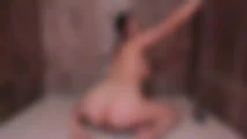 Quiero que se escuchen muchos gemidos en esta ducha! Vamos...