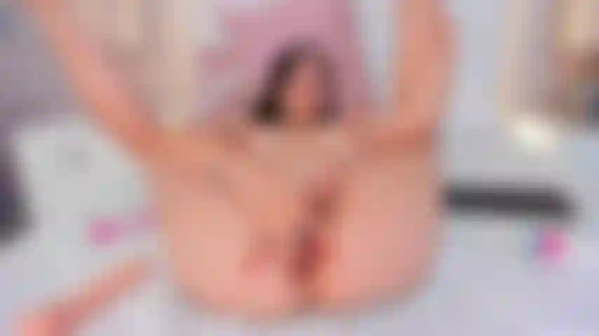 Mis uñas combinan con el rosa de mi coño.