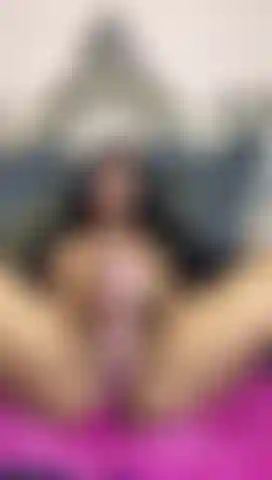 Follándome el coño me puse muy cachonda e hice un dp.