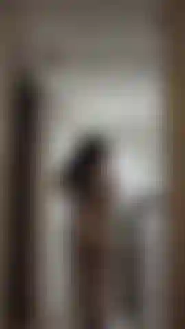 Sin audio, modelo anny en casa.