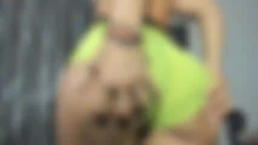 Con ropa de gym&squirting.