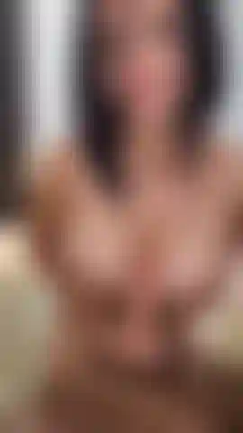 Masturbando tu dulce pene.
