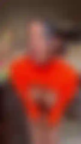 Chupándote la polla mientras preparo el desayuno.