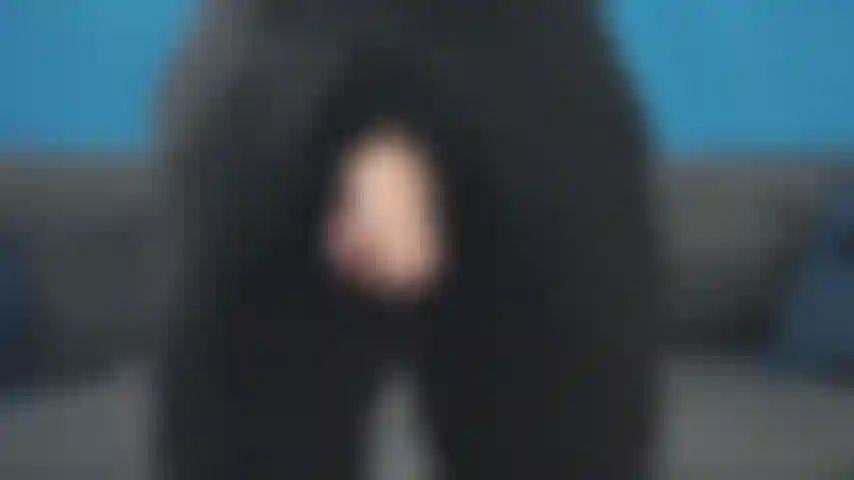 Joder con el dedo del traje.