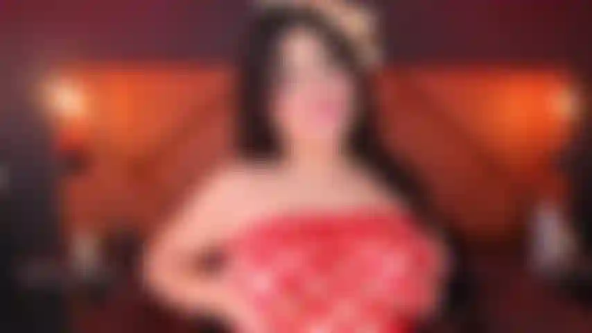 Feel my wet mouth kissing your hard cock, give me your semen...