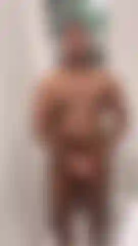 Corriéndome en el baño.