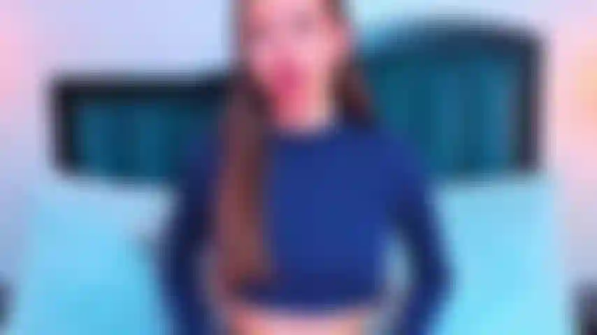 Mientras me toco no puedo evitar frotar mis pies, sabiendo que eso también te vuelve loca.