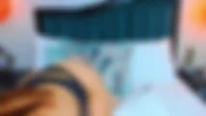 Quiero que deslices tu polla profundamente dentro de mí, sientas como mi coño te envuelve y pide más con cada embestida.