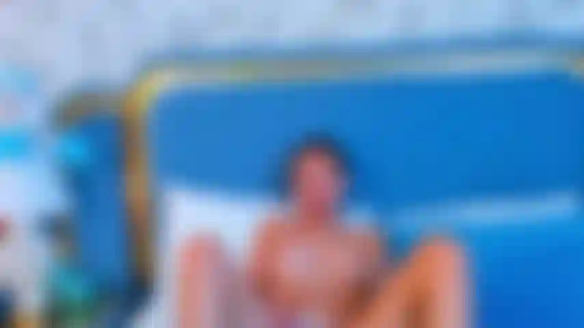 Fóllame tan fuerte que no pueda olvidar tu nombre bebé.