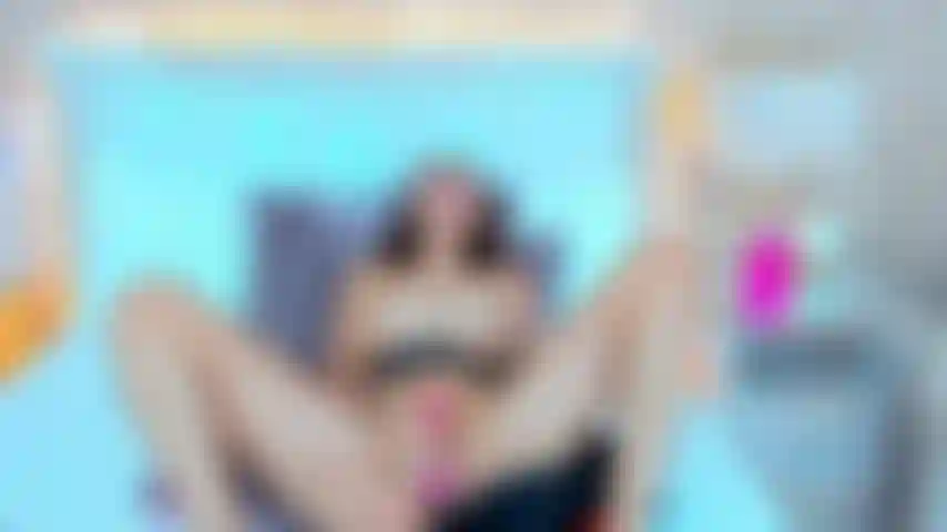 Mi vibrador hace una explosión con mi coño.