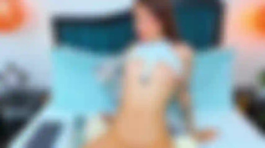 Siente como mis tetas aprietan por ti... Y mi coño late esperando tu semen dentro..