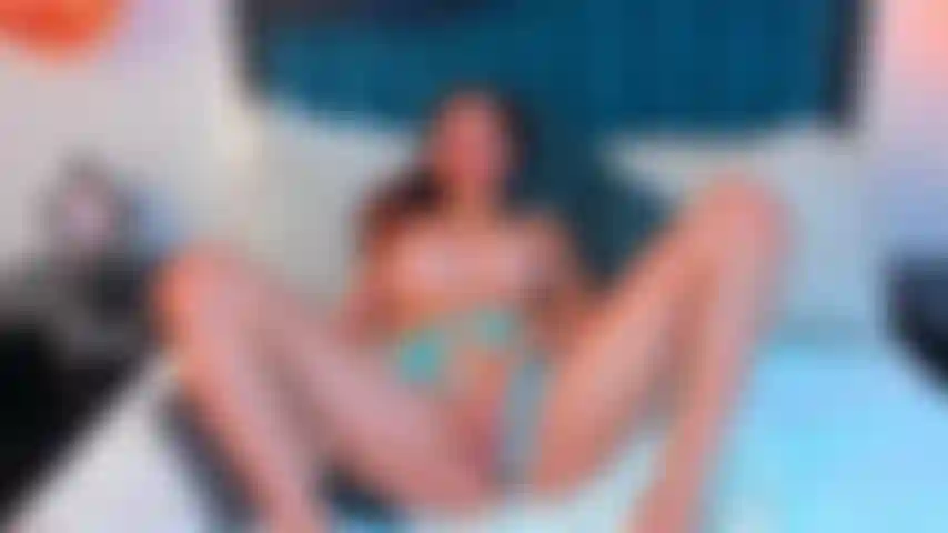 Mis pezones están duros y calientes, esperando tu lengua y mi coño tan húmedo esperando tu polla dura.