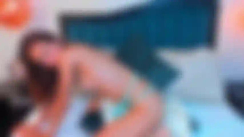 Fóllame duro, hazme gritar mientras mi cuerpo se retuerce de placer.