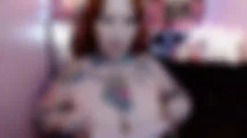 Coño cremoso de cuerpo entero con juguete.