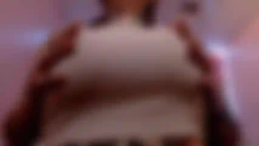 Titty smacking de cerca.