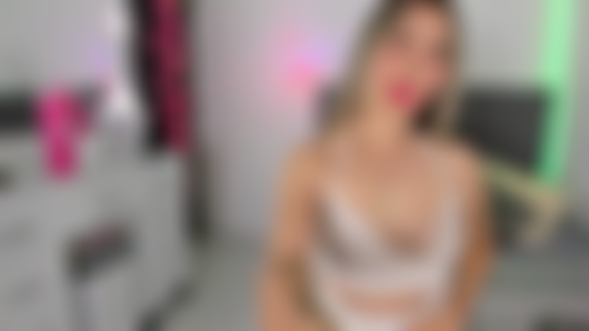 " Besos virtuales... Pero el fuego es muy real.".