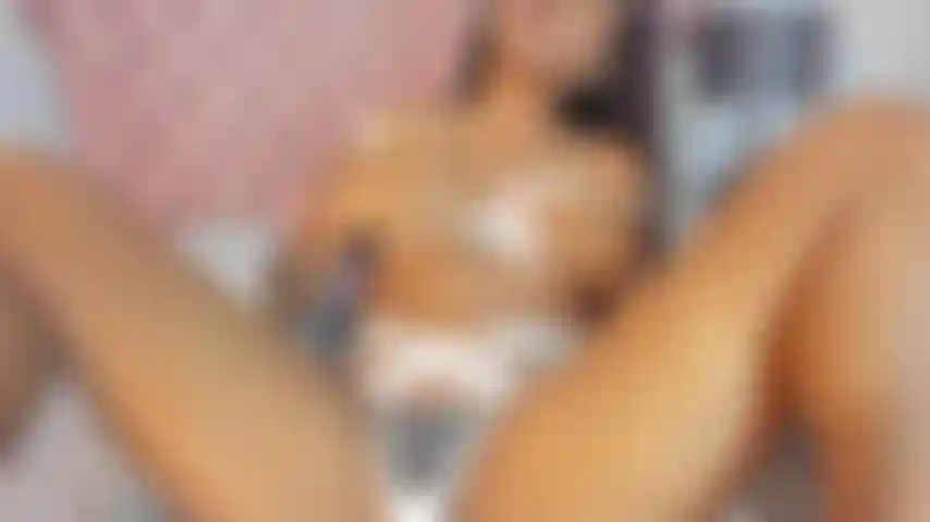 Disfruta el sabor de mi cuerpo y correte por todo mi cuerpo.