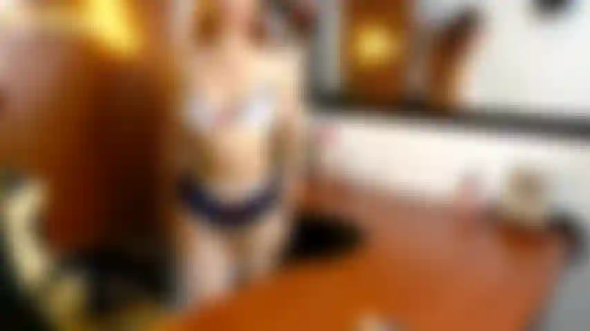 schoolgirl_does_squirt_in_class