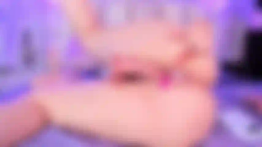 come to watch me playing with my 2 holes