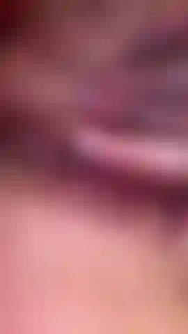 ¿Quieres verme meter los dedos en mi apretado coño rosado?