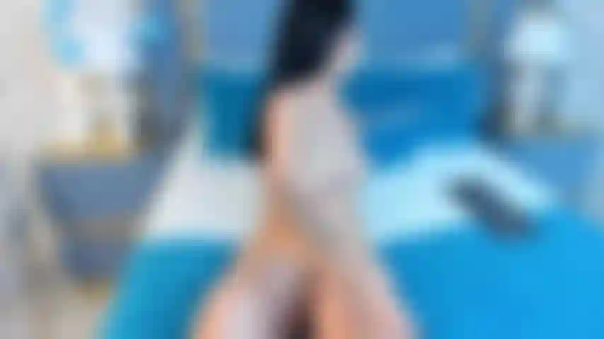 Imagina mi boca envolviendo tu polla, mi lengua recorriendo cada centímetro de ti, saboreándote mientras mi coño se humedece mucho, mis gemidos gritan que folles mi coño mojado hasta que ambos explotemos al mismo tiempo.