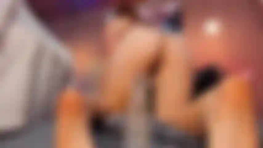 Cabalgando una polla deliciosa, muy rica, rápida y dura.