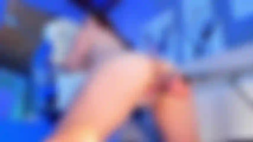 Follándome el coño hasta chorrear.