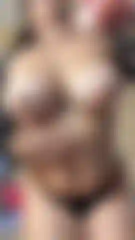 ¿Quieres ver mis grandes tetas con aceite? Mira esto.