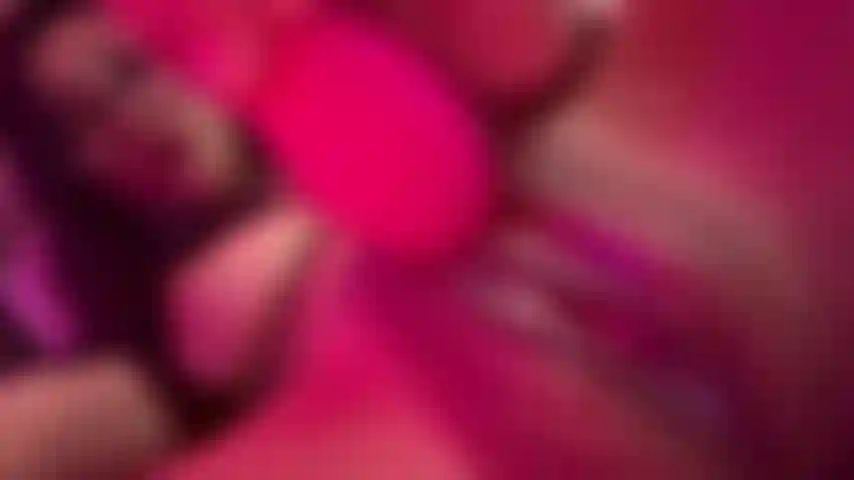 Mira cómo se corre mi hermoso coño >3<.