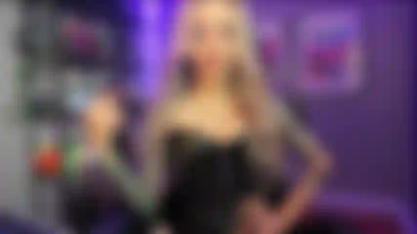 Contacto visual con la diosa astrid.