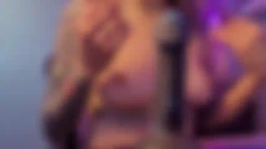 Trabajo manual en topless de astrid.