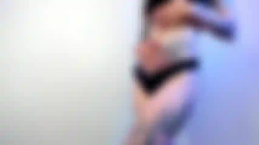 Toy time con hitachi en tanga negra.