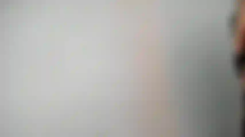 Adoración de barriga tatuada: abdominales, flexión, ombligo.