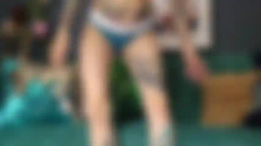 Fila se enfrenta a pisotones: adoración de zapatos y paliza.