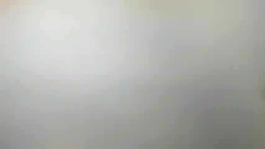 Pajeate con mis pantalones de chándal grises.