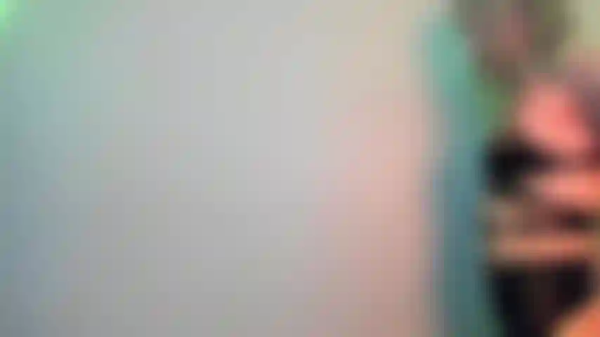 Diosa del cuero ansiosa por eructar.