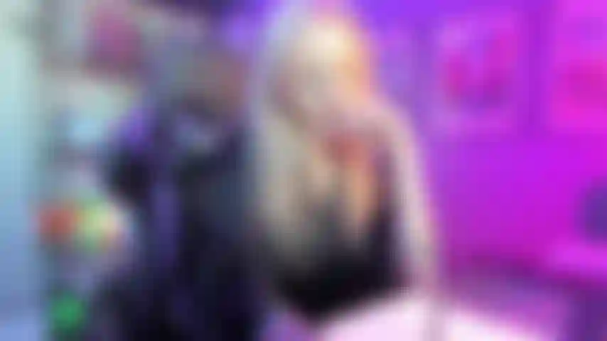 Desnudándome para profesora por zoom.