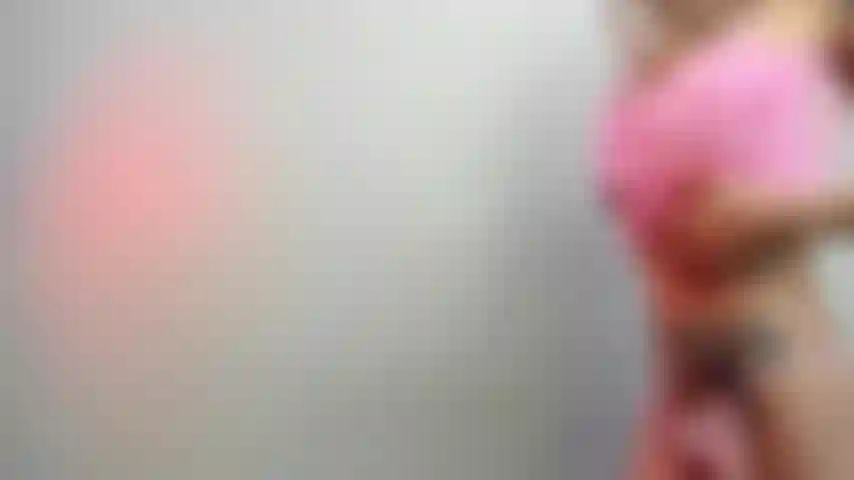 Sissy entrenando - maquillándote.