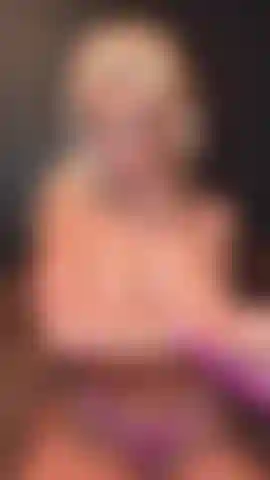 Sacudiendo el culo, librando pollas y corriéndome en forma.