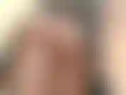 Provocación tranquila con el botín bajo la falda, sacudidas del botín y apertura del culo.