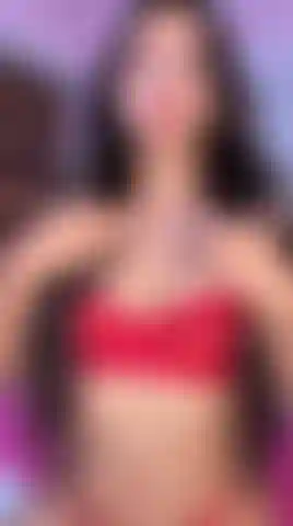 Mis ojos te lo dicen todo: estoy lista, no puedo esperar, y sé exactamente lo que quieres que pase ahora mismo.