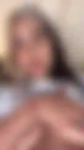 A quiet moment, teasing fingers and a pleasure you can almost feel