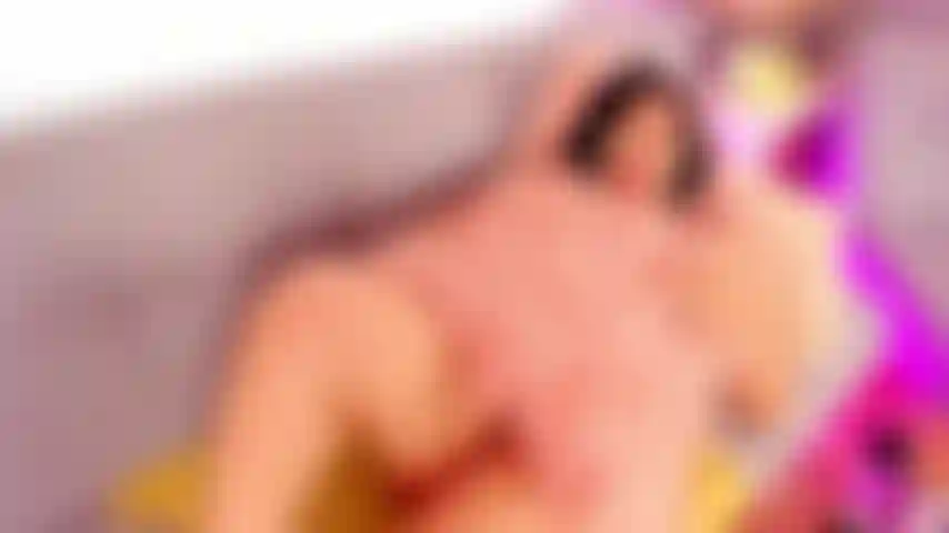 Los dedos fuertes en el coño obtienen el orgasmo más intenso y mis ojos se ponen en blanco!