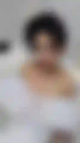 Ducha caliente: resbaladiza, mojada y esperándote.