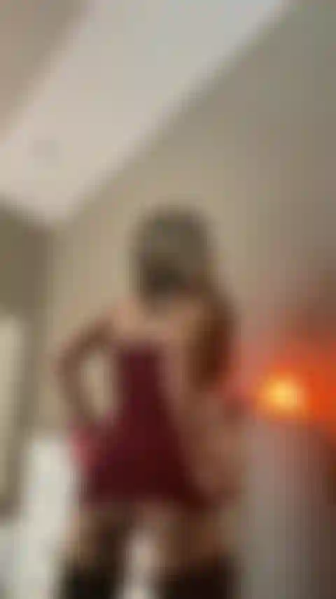 De cerca y personal en medias hasta los muslos.