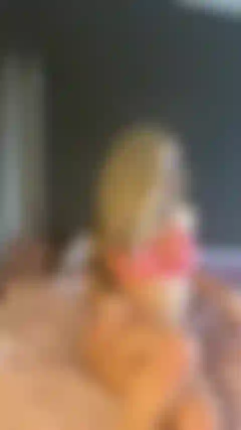 Poniéndome muslos altos xo.